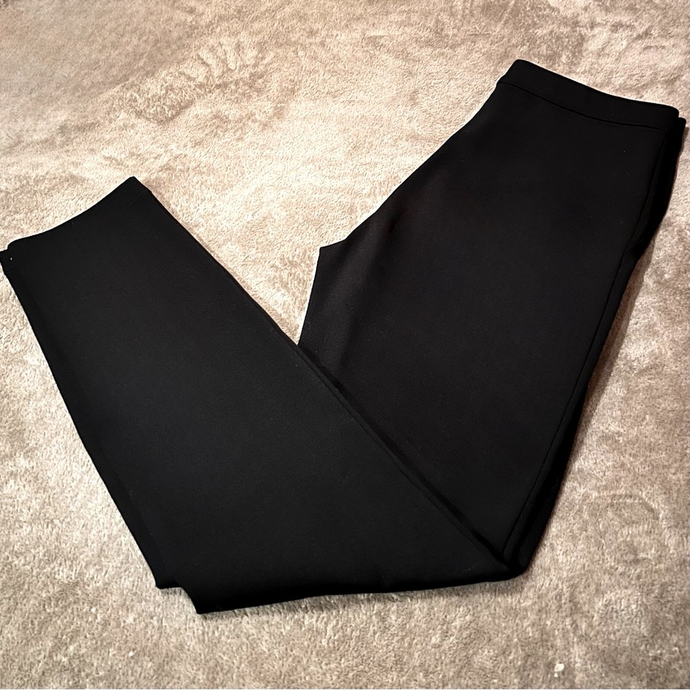 Like New - Dalia Size 4 Black pull-on, skinny, stretch pants, w/ elastic waist